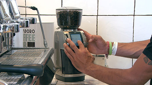 Mlýnek na kávu “on demand” Baratza Forté
